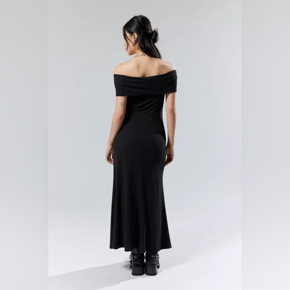 Silence + Noise| ‘Jayde’ Off The Shoulder Maxi Dress - Picture 10 of 10